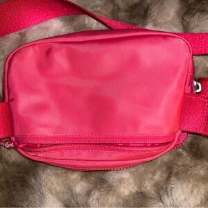 Everywhere belt bag cherry mist long strap